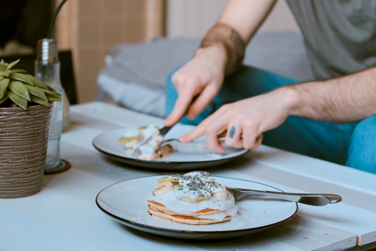 Meal timing strategies for men over 40